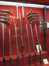 Escobetas de chispa en el Museo de Armas en el Kremlin de Tula.