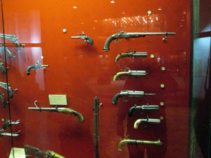 Pistolas mosquetes en el Museo de Armas en el Kremlin de Tula.