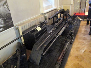 Ametralladoras y cañones en el Museo de Armas en el Kremlin de Tula.