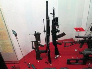 Armas de fuego diseñadas por Mikhaíl T. Kaláshnikov en el Museo de Armas en el Kremlin de Tula.