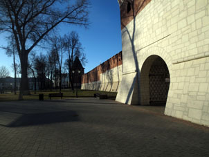 Muralla del kremlin (alcázar) tuliaco. Vista por fuera