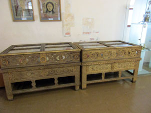 Armarios para libros antiguos en el museo dentro del Palacio.