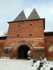 Torre del alcázar desde el interior del kremlin.