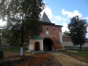 Kremlin (alcázar) de Zaraysk en el verano.