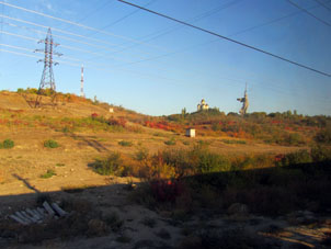 Vista desde el tren que me llevó a la ciudad de Volgogrado de Moscú. Se puede ver estatua de Patria Madre - monumento dedicado a la Batalla de Estalingrado