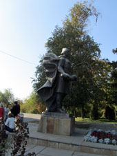 Estatua de mujer guerrera.
