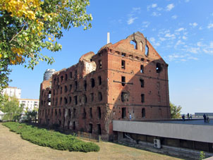 Molino - uno de dos edificios que se guardaron en la Batalla de Estalingrado y edificio del museo-panorama de la Batalla misma.