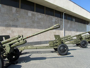 Colección de cañones de la Batalla de Estalingrado en el recinto del museo de la misma.