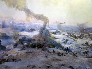 El panorama de la Batalla de Estalingrado ilustra combate por Mamáyev Kurgán, altura dominante de la ciudad de Volgogrado y sus cercanías.