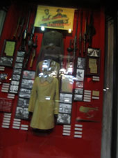 Abrigos, armas y fotografías de los defensores de Estalingrado.