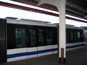 Llegada del tren a la estaci&oacute;n "Telecentr".