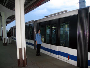 Llegada del tren a la estaci&oacute;n "Telecentr".