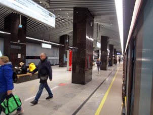 Estación Amíñyevskya (Аминьевская) de la Gran Línea Circular (Tercer Circuito de Transbordo) del Metro de Moscú.