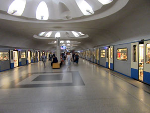 Estación Ánnino de la línea Serpukhóvsko-Timiryázevskaya del Metro de Moscú.