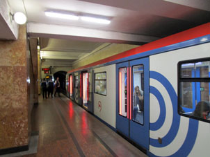 Estación Arbátskaya (Арбатская) de la línea Filióvskaya del Metro de Moscú.