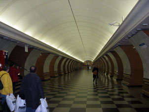 Estación Park Pobedy (Parque de la Victoria) de las líneas Arbatsko-Pokróvskaya y Kalíninsko-Sólntsevskaya del Metro de Moscú