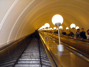 Estación Park Pobedy (Parque de la Victoria) de las líneas Arbatsko-Pokróvskaya y Kalíninsko-Sólntsevskaya del Metro de Moscú