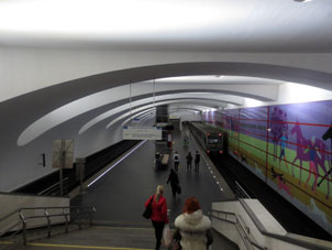 Estación Bítsevski park de la línea Bútovskaya (Metro Ligero de Moscú).