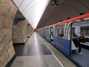 Estación Butýrskaya (Бутырская) de la línea Lyúblinsko-Dmítrovskaya del Metro de Moscú.