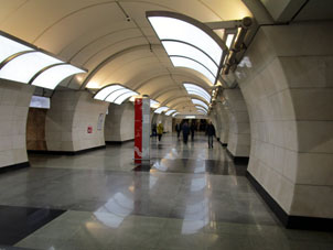 Estación Butýrskaya (Бутырская) de la línea Lyúblinsko-Dmítrovskaya del Metro de Moscú.