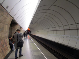 Estación Butýrskaya (Бутырская) de la línea Lyúblinsko-Dmítrovskaya del Metro de Moscú.