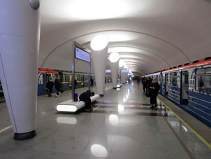 Estación Fiztekh (Физтех) de la línea Lyúblinsko-Dmítrovskaya del Metro de Moscú.