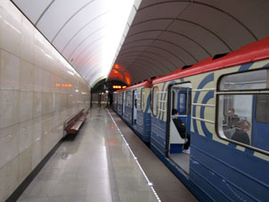 Estación Fonvízinskaya (Фонвизинская) de la línea Lyúblinsko-Dmítrovskaya del Metro de Moscú.