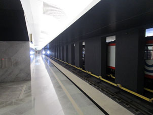 Estación Klenovy bulevar (Кленовый бульвар) de la Gran Línea Circular (Tercer Circuito de Transbordo) del Metro de Moscú.