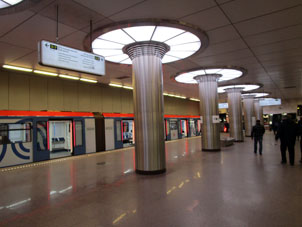 Estación Kotélniki (Котельники) de la línea Tagánsko-Krasnoprésnenskaya del Metro de Moscú.
