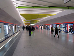 Estación Lérmontovski prospekt (Avenida Lérmontov) de la línea Tagánsko-Krasnoprésnenskaya del Metro de Moscú.