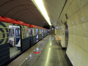 Estación Vérkhnie Likhobory (Верхние Лихоборы) de la línea Lyúblinsko-Dmítrovskaya del Metro de Moscú.