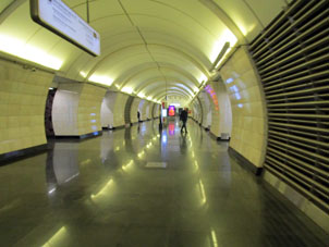 Estación Vérkhnie Likhobory (Верхние Лихоборы) de la línea Lyúblinsko-Dmítrovskaya del Metro de Moscú.