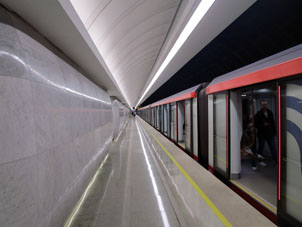 Estación Mar'yina roscha (Марьина роща) de la Gran Línea Circular (Tercer Circuito de Transbordo) del Metro de Moscú.