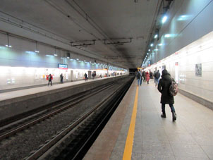 Estación (plataforma) Plóschad' Gagárina del Anillo Central de Moscú (МЦК, ferrocarril urbano) del sistema de transporte urbano de Moscú