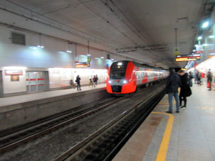 Estación (plataforma) Plóschad' Gagárina del Anillo Central de Moscú (МЦК, ferrocarril urbano) del sistema de transporte urbano de Moscú