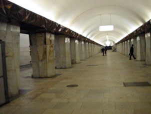 Estación Kitay-górod de la línea Kalúzhsko-Rízhskaya y de la Tagánsko-Krasnoprésnenskaya del Metro de Moscú.
