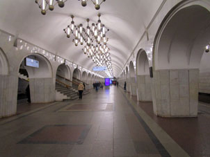 Estación Mendeléyevskaya (Менделеевская) de la línea Serpukhóvsko-Timiryázevskaya del Metro de Moscú.