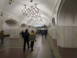 Estación Mendeléyevskaya (Менделеевская) de la línea Serpukhóvsko-Timiryázevskaya del Metro de Moscú.