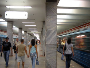 Estación Ryazánski prospekt de la línea Tagánsko-Krasnoprésnenskaya del Metro de Moscú.