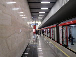 Estación Michúrinski prospekt (Мичуринский проспект) de la Gran Línea Circular (Tercer Circuito de Transbordo) del Metro de Moscú.