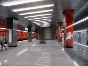 Estación Michúrinski prospekt de la línea Kalíninsko-Sólntsevskaya del Metro de Moscú.
