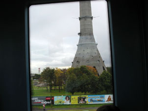 Vista desde el vag&oacute;n a la Torre de Televisi&oacute;n de Ost&aacute;nkino.