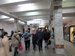 Estación Molodyózhnaya (Молодёжная) de la línea Arbatsko-Pokróvskaya del Metro de Moscú