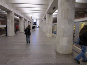 Estación Nagátinskaya de la línea Serpukhóvsko-Timiryázevskaya del Metro de Moscú.