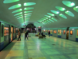 Estación Nakhímovski prospekt (Нахимовский проспект) de la línea Serpukhóvsko-Timiryázevskaya del Metro de Moscú.