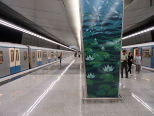 Estación Ozyórnaya de la línea Kalíninsko-Sólntsevskaya del Metro de Moscú.
