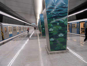 Estación Ozyórnaya de la línea Kalíninsko-Sólntsevskaya del Metro de Moscú.