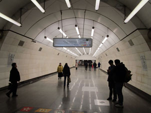 Estación Okruznaya (Окружная) de la línea Lyúblinsko-Dmítrovskaya del Metro de Moscú.