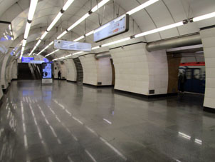 Estación Okruznaya (Окружная) de la línea Lyúblinsko-Dmítrovskaya del Metro de Moscú.