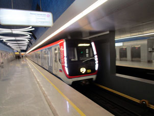 Estación Ókskaya (Окская) de la Línea Nekrásovskaya (Некрасовская) del Metro de Moscú.